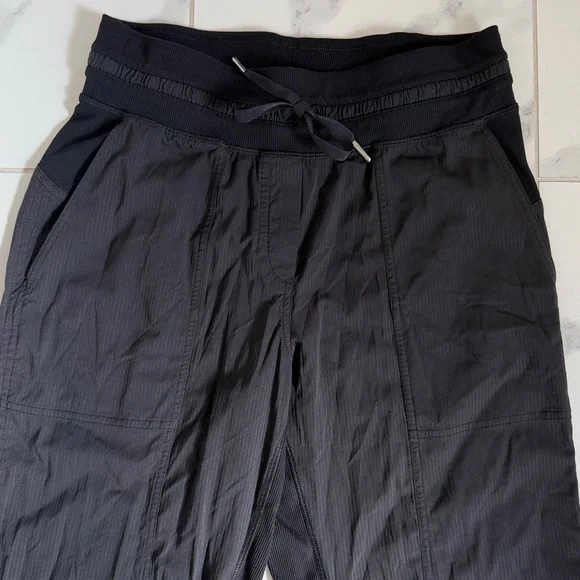 Lululemon Dance Studio Crop *25"
Black Unlined Lounge Pants Joggers Size 6 - Picture 4 of 16